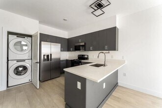 43-45 W 32nd ST Unit 503 in Bayonne, NJ - Building Photo - Building Photo