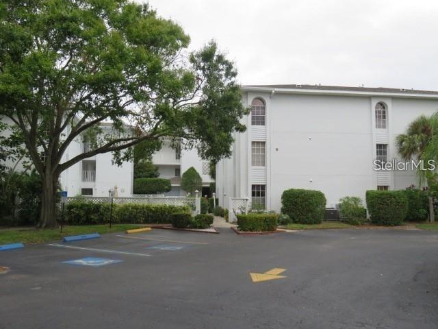 6304 Pointe W Blvd W in Bradenton, FL - Foto de edificio