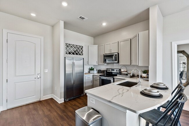 Waterford Market Apartments in Frisco, TX - Foto de edificio - Building Photo