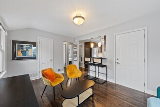3806 S Brust Ave, Unit Bay View 3B Close To Lake in Milwaukee, WI - Building Photo - Building Photo