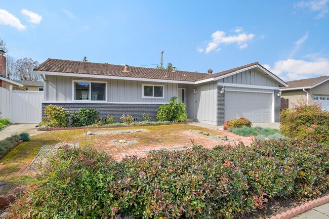 1061 Rickenbacker St in San Jose, CA - Building Photo - Building Photo