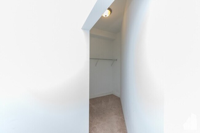 1911 W Chicago Ave-Unit -2FCH in Chicago, IL - Building Photo - Building Photo