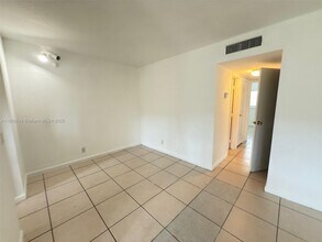 4160 NW 21st St in Lauderhill, FL - Building Photo - Building Photo