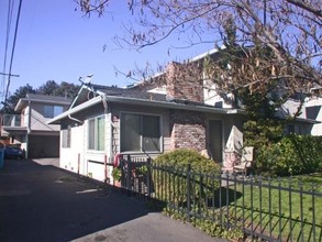 2070 Sahara Way in Santa Clara, CA - Building Photo - Building Photo