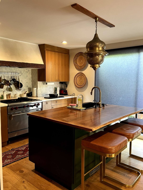 1126 N Hoover St in Los Angeles, CA - Building Photo - Building Photo