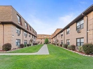 16 N End Dr in Secaucus, NJ - Building Photo - Building Photo