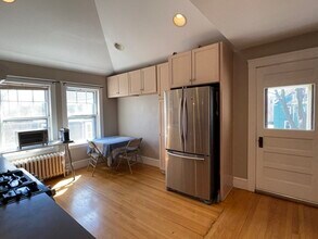 24 Montgomery St in Cambridge, MA - Building Photo - Building Photo
