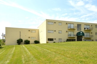 Airy Woods Apartments in Cincinnati, OH - Building Photo - Building Photo