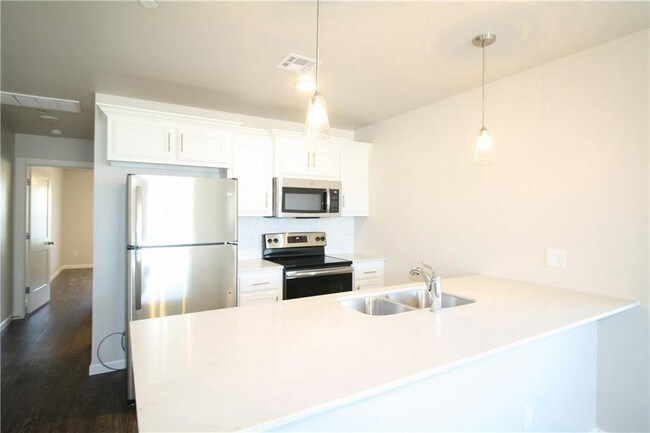 400 Vail Cir in Oklahoma City, OK - Building Photo - Building Photo
