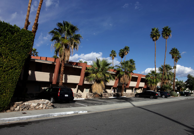 Chez Palm Apartments in Palm Springs, CA - Building Photo - Building Photo