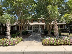 1600 Long Grove Dr in Mount Pleasant, SC - Building Photo