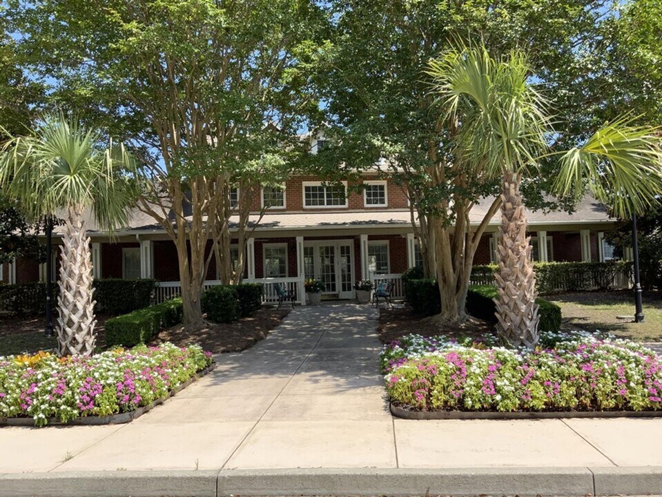 1600 Long Grove Dr in Mount Pleasant, SC - Building Photo