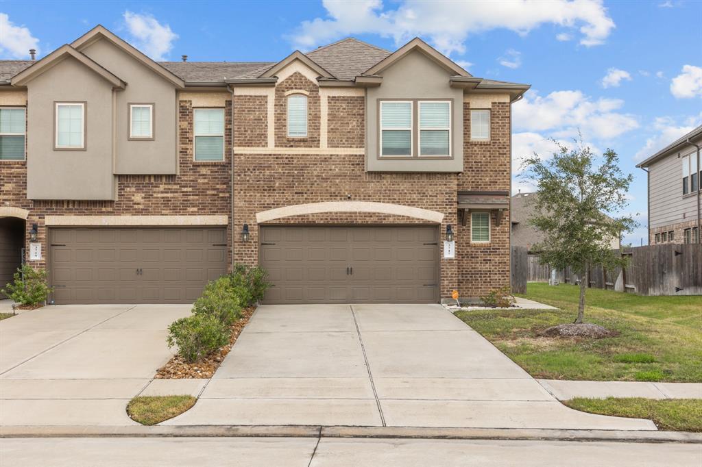 3717 Lancer Cir in Pearland, TX - Foto de edificio