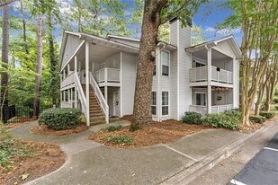 6800 Glenridge Dr in Atlanta, GA - Building Photo