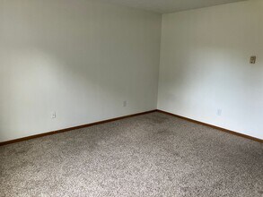 1210 Bunker Hill Ct in Troy, OH - Foto de edificio - Building Photo