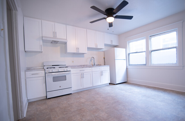 408 S St Louis St in Los Angeles, CA - Building Photo - Building Photo