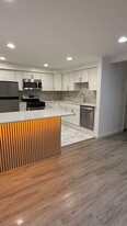 1179 S Main St in Fall River, MA - Building Photo
