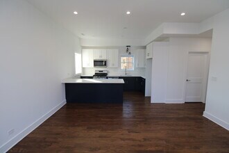 1440 N Milwaukee Ave in Chicago, IL - Building Photo - Building Photo