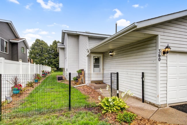 360 Cari Park Ln in Hastings, MN - Building Photo - Building Photo
