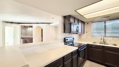 1800 W Elliot Rd in Chandler, AZ - Building Photo - Building Photo
