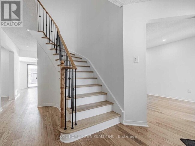 73 Ready Ct in Brampton, ON - Building Photo - Building Photo