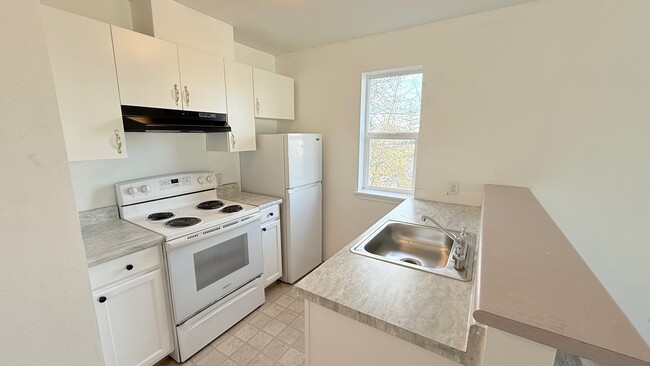 Studio Apartment for Rent in Bellingham! in Bellingham, WA - Foto de edificio - Building Photo