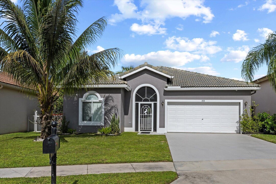 3618 Old Lighthouse Cir in Wellington, FL - Foto de edificio