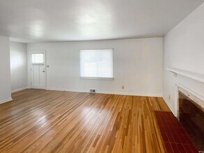 230 S Hillsdale Dr in Bloomington, IN - Building Photo - Building Photo