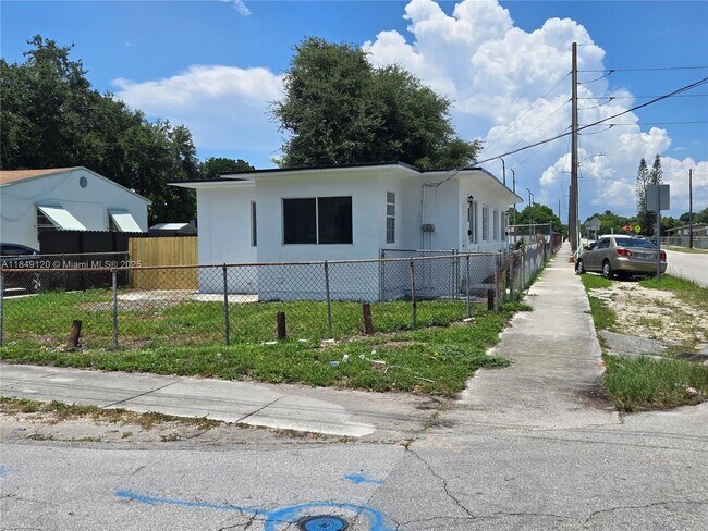 8200 NW 23rd Ave in Miami, FL - Building Photo - Building Photo