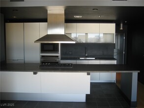 2755 W Pebble Rd in Las Vegas, NV - Building Photo - Building Photo