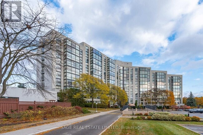 property at 30 Harding Blvd W