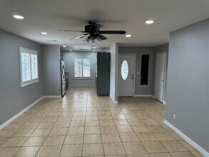 1117 Olson Way in Arvin, CA - Building Photo - Building Photo