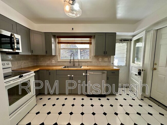 208 Bridge St in Presto, PA - Building Photo - Building Photo