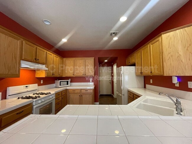 property at 425 S Meadowbrook Dr