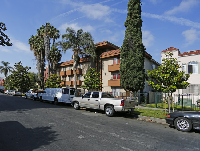 Villa Berendo Apartments in Los Angeles, CA - Foto de edificio - Building Photo