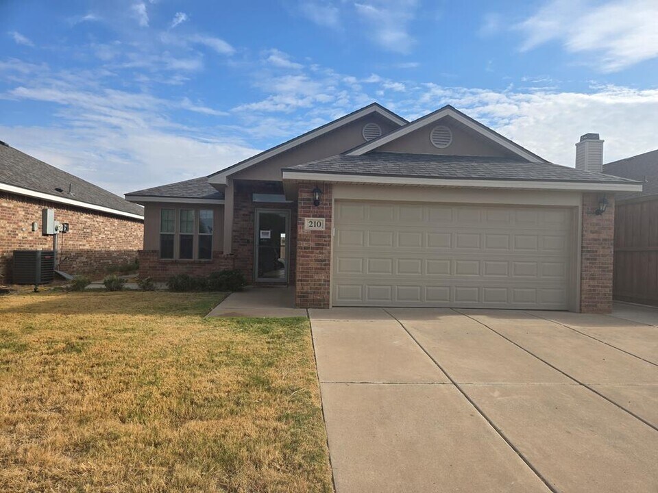 210 E 98th St in Odessa, TX - Building Photo