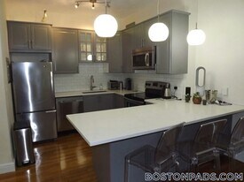 922 Beacon St, Unit 23 in Boston, MA - Building Photo