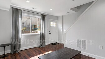 2511 W St SE in Washington, DC - Building Photo