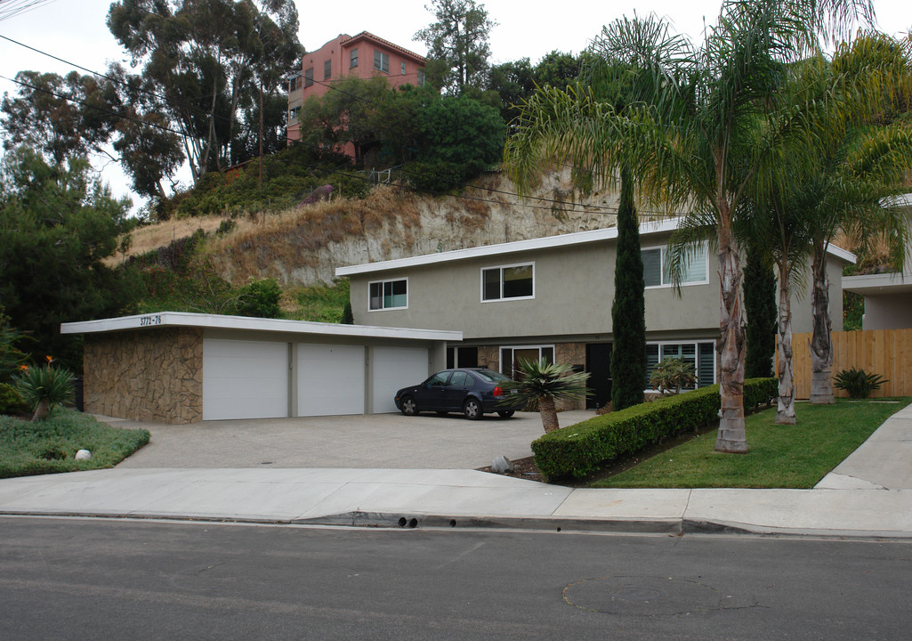 3772 Dove St in San Diego, CA - Foto de edificio