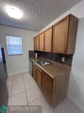 30 SE 4th Ave in Hallandale Beach, FL - Building Photo - Building Photo