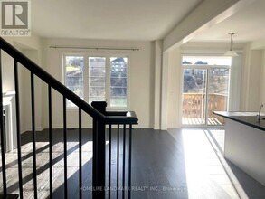 270 Silk Twist Dr in East Gwillimbury, ON - Building Photo - Building Photo