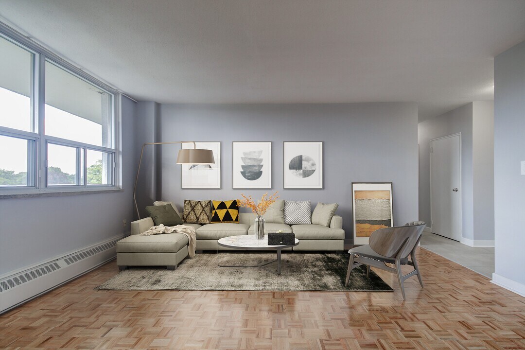 Camelot Towers I in Hamilton, ON - Building Photo