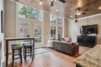 216 Chartres St in New Orleans, LA - Building Photo - Building Photo