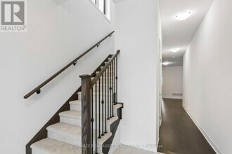 23 Mayhew Ln in Hamilton, ON - Building Photo - Building Photo