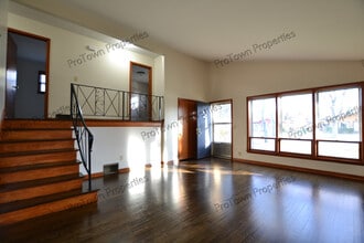 2205 Tamarack Dr in Joliet, IL - Foto de edificio - Building Photo