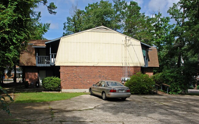 2261 Claremont Ln in Tallahassee, FL - Foto de edificio - Building Photo