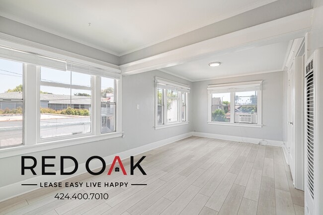 property at 1117-1123 E Appleton St