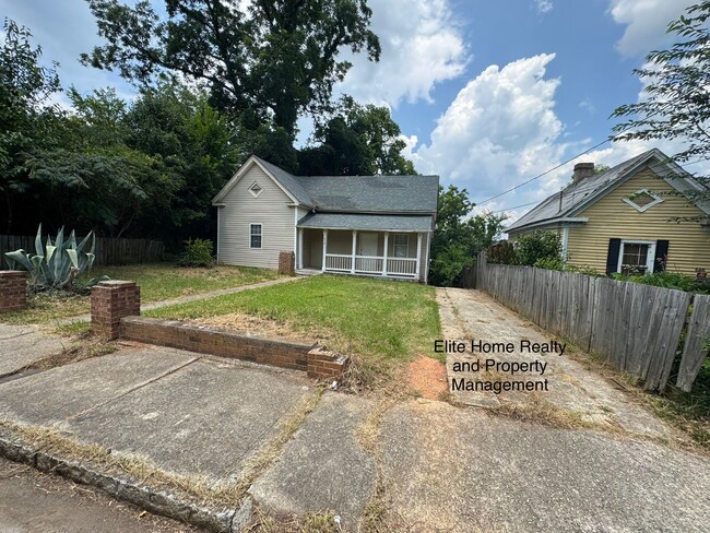 property at 634 Woolfolk St