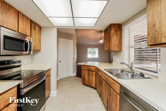 18185 Dupont Dr in Ft. Myers, FL - Building Photo - Building Photo