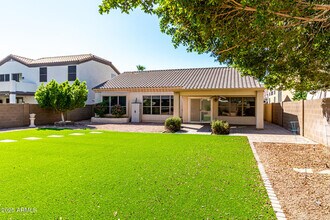 6410 W Buckskin Trail in Phoenix, AZ - Building Photo - Building Photo